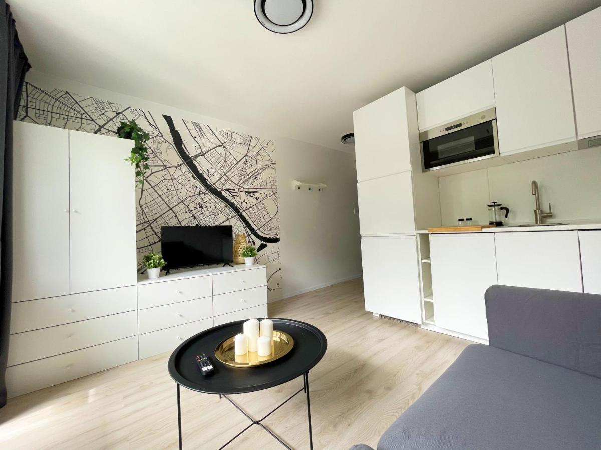 Batorego 18 - White - 450M Stacja Metra Pola Mokotowskie, 800M Biblioteka Narodowa, 20M Piekny Park Pola Mokotowskie, 800M Do Sgh - Wifi - Smart Tv - Good Apartments Warsaw Luaran gambar